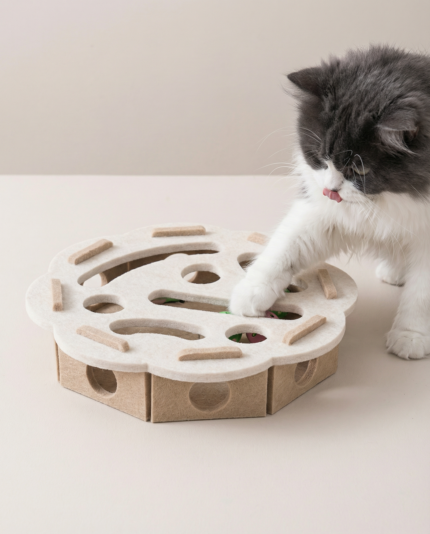 Felt Ball Cat Puzzle Toy