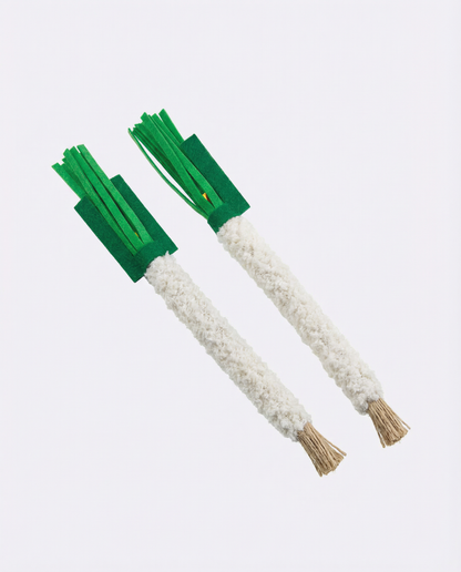 Spring Onion Cat Kick & Chew Toy — Set of 2